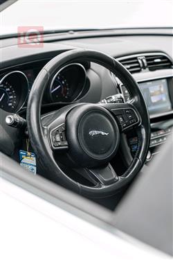 جاكوار إف-بيس